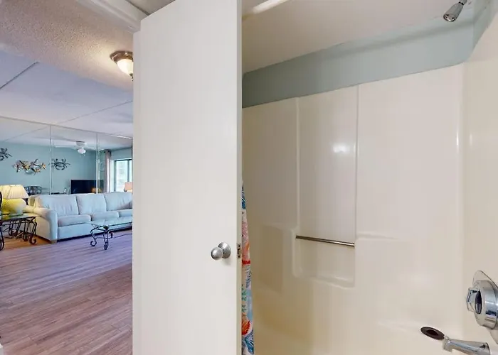 Apartment Beautiful In Gulf-front With Shared Pool Free Wifi & Ac *